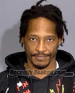 Mugshot of DAWAYNE J THOMAS