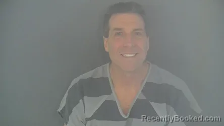 Mugshot of MICHAEL D HIATT