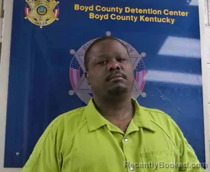 Mugshot of DOMINIQUE BARRON