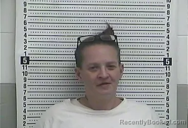 Mugshot of IVY HUARD