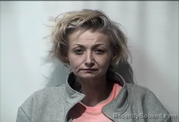 Mugshot of AMANDA ELIZABETH ROBERTS