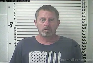 Mugshot of SHAWN KELLY DEARINGER booked in Hardin County, Kentucky on June 20, 2026