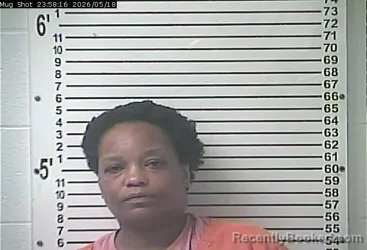 Mugshot of SHALANDA DENISE VINEGAR booked in Hardin County, Kentucky on May 18, 2026