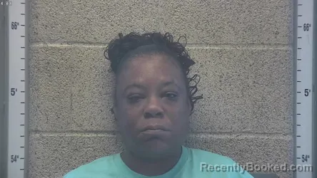 Mugshot of SHENIECE L HENDERSON booked in Henderson County, Kentucky on June 11, 2026