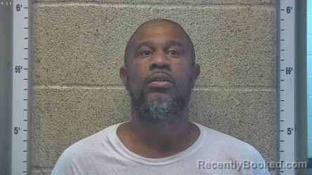 Mugshot of DAMARIO SHAUNTAY WASHINGTON booked in Henderson County, Kentucky on July 22, 2026