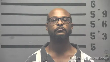 Mugshot of MARCUS DEWAYNE FOSTER booked in Hopkins County, Kentucky on June 19, 2026
