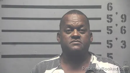 Mugshot of ANTONIO DWAYNE HUTCHINS booked in Hopkins County, Kentucky on June 4, 2026