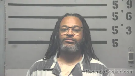 Mugshot of SCOTTIE OBRIAN HOLLOWELL booked in Hopkins County, Kentucky on May 17, 2026