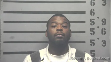 Mugshot of TREQUAN MARQUISS LEWIS booked in Hopkins County, Kentucky on April 21, 2026