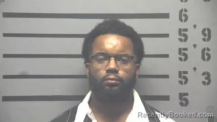 Mugshot of CREANTAE MICHAEL MOORE booked in Hopkins County, Kentucky on June 19, 2026