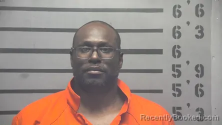 Mugshot of VICTOR KEITH JR TELLIS booked in Hopkins County, Kentucky on April 4, 2026