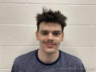 Mugshot of DAKOTA ALVIN COMPTON