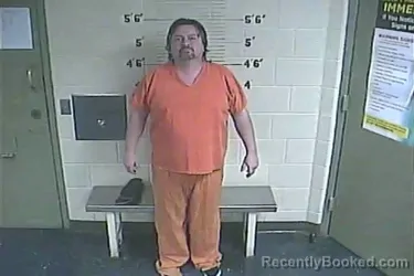 Mugshot of Darvis G. McIntosh booked in Lee County, Kentucky on April 4, 2026