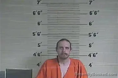 Mugshot of Justin Crowe booked in Lee County, Kentucky on October 25, 2026