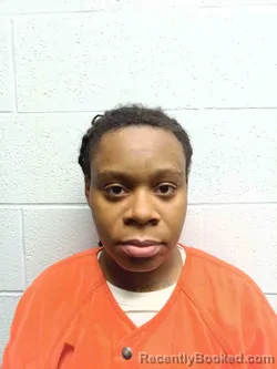 Mugshot of DE'AISJIA SHRIVERS