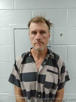 Mugshot of MATTHEW WALPOLE booked in Logan County, Kentucky on April 2, 2026