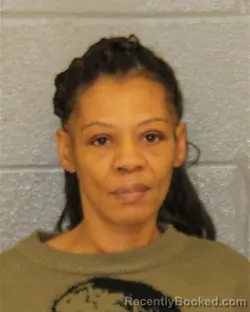 Mugshot of RAKISHA SHERAIE JONES