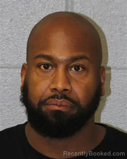 Mugshot of LERAYSHEO SHONTEL BYRD booked in Mecklenburg County, North Carolina on March 30, 2026