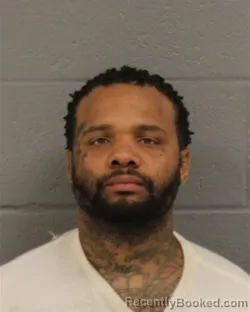 Mugshot of DEVONTE ROBERT-LADONN BANKS booked in Mecklenburg County, North Carolina on April 1, 2026