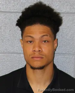 Mugshot of JONATHAN AQUANTE NEAL booked in Mecklenburg County, North Carolina on April 1, 2026