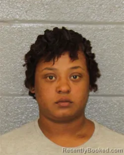 Mugshot of SHAKENA TRANEASE SCOTT booked in Mecklenburg County, North Carolina on July 30, 2026
