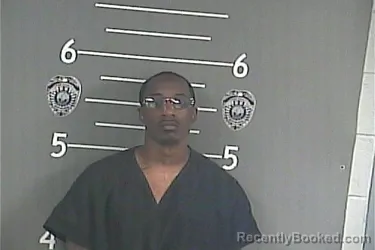 Mugshot of MALIQUE NATHAN LEWIS