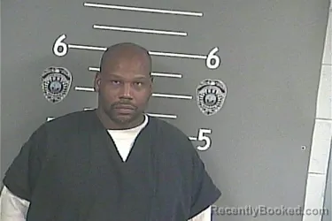 Mugshot of ROBERT T GREEN