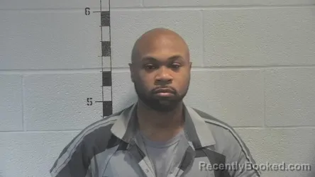 Mugshot of DEMETRIUS ARNEZ MOORE