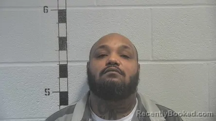 Mugshot of JEREMIS D GORDON