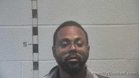Mugshot of LAMONT DWAYNE WOODARD booked in Shelby County, Kentucky on March 29, 2026