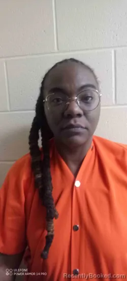 Mugshot of DENEISHIA THOMAS