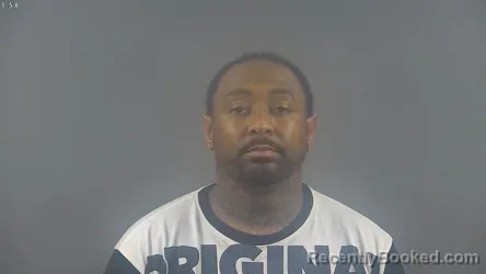 Mugshot of DARREN DESHUN WINN booked in Warren County, Kentucky on April 6, 2026