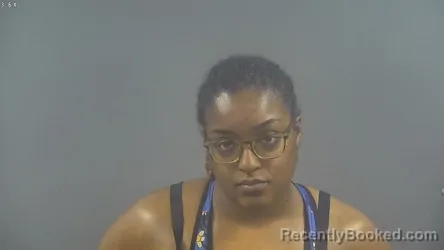 Mugshot of LATASHIEON RASHELL BLUETTE booked in Warren County, Kentucky on May 20, 2026
