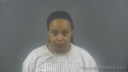 Mugshot of LACHAVIS BIANCA GIPSON booked in Warren County, Kentucky on May 9, 2026