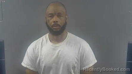 Mugshot of QUENTIN AKEEM EDMONDS booked in Warren County, Kentucky on May 22, 2026