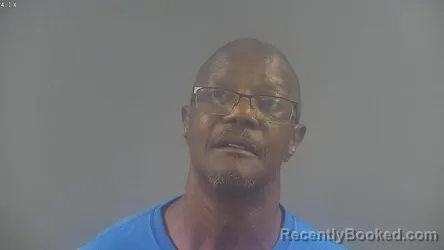 Mugshot of Robert Dewayne Amos booked in Warren County, Kentucky on August 30, 2026