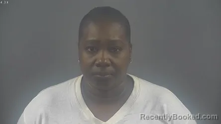 Mugshot of SHAKIA MONIQUE LUCAS booked in Warren County, Kentucky on May 9, 2026