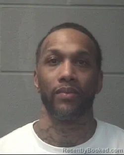 Mugshot of TAVARES RAGRICAS HULL