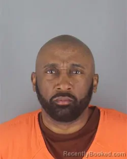 Mugshot of DEAUNDERAY ROBINSON