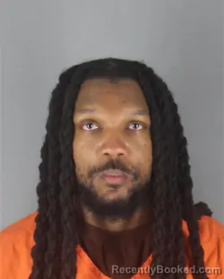 Mugshot of NQUAVIUN TRAYSHAWN WHITE