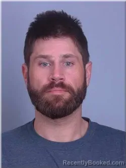 Mugshot of Dustin Carter