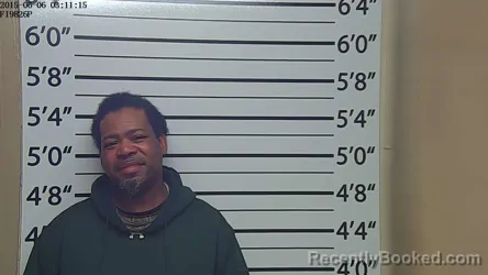 Mugshot of MICHAEL LAMONT RANDLE