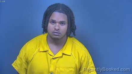 Mugshot of ANTWONE DEMEATRIC DAVIS booked in DeSoto County, Mississippi on April 22, 2026