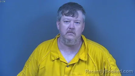 Mugshot of MIKE DALE DAVENPORT