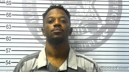 Mugshot of JAQURAUIS JERMON SHIELDS