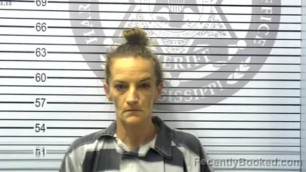 Mugshot of LAUREN MICHELLE BRADBURY