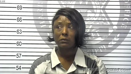 Mugshot of SANOVIA AMANDA SUTTON