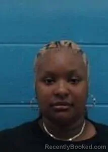 Mugshot of KIMBRESHIA DANIELLE SMITH