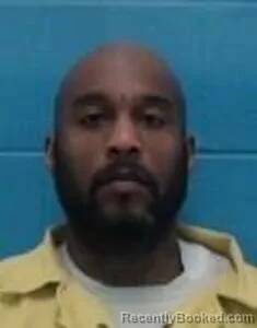 Mugshot of DWAYNE L SIMMONS