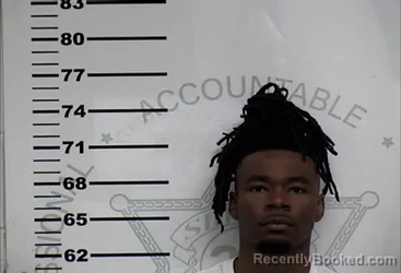 Mugshot of LADARRIUS DESHUN GILES